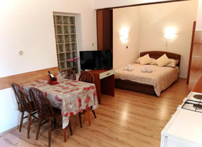 Studio-Apartment mit Terrasse und Parkplatz